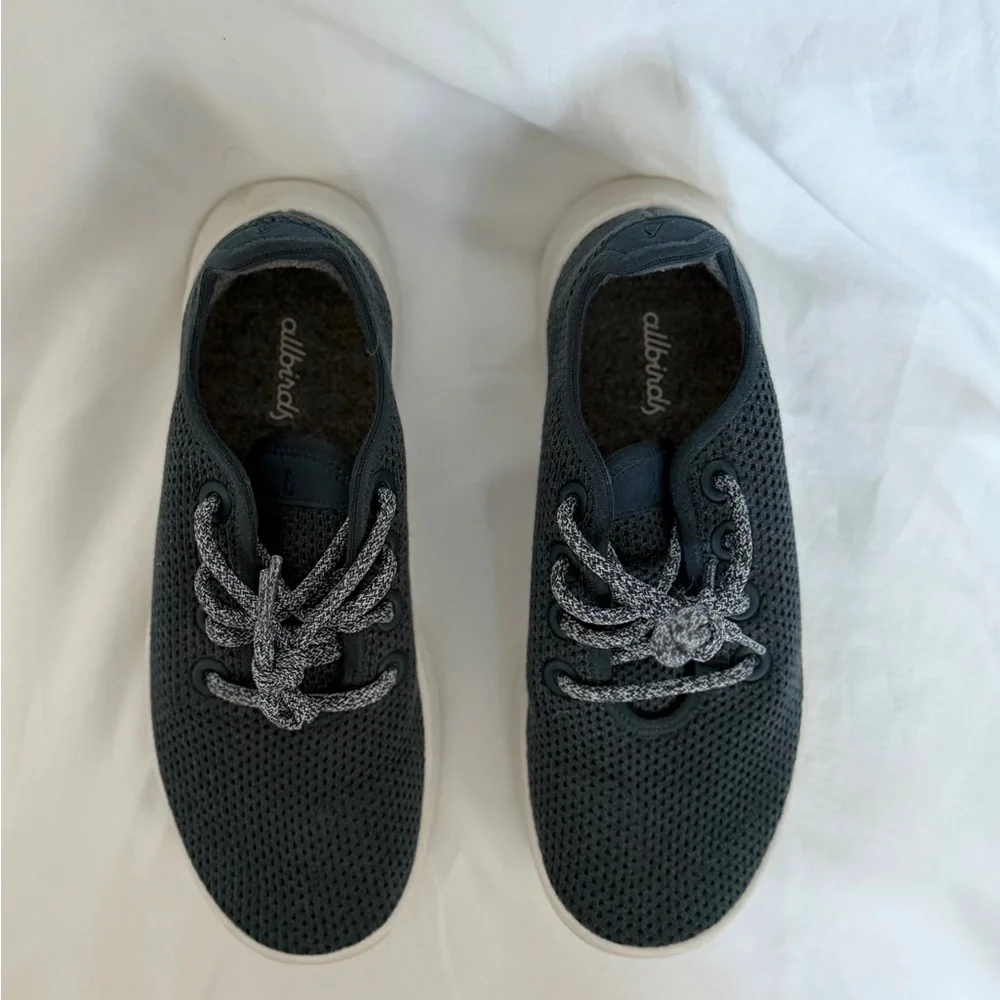 Women’s dark blue Allbirds sneakers - Picture 3 of 7